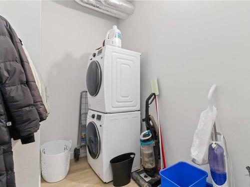 111-2465 Gateway Rd, Langford, BC - Indoor Photo Showing Laundry Room