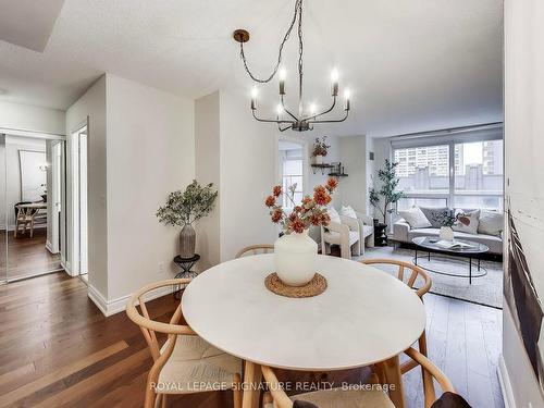 304-761 Bay St, Toronto, ON - Indoor Photo Showing Dining Room