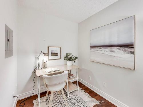 304-761 Bay St, Toronto, ON - Indoor