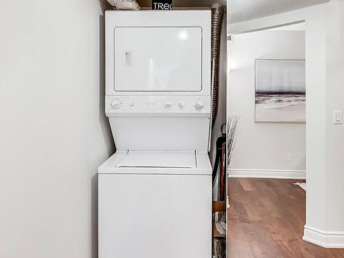 304-761 Bay St, Toronto, ON - Indoor Photo Showing Laundry Room