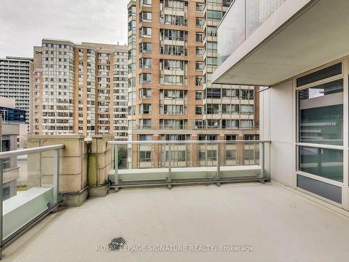 304-761 Bay St, Toronto, ON - Outdoor