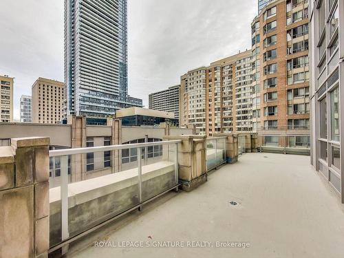 304-761 Bay St, Toronto, ON - Outdoor