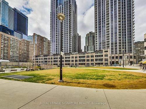 304-761 Bay St, Toronto, ON - Outdoor With Facade