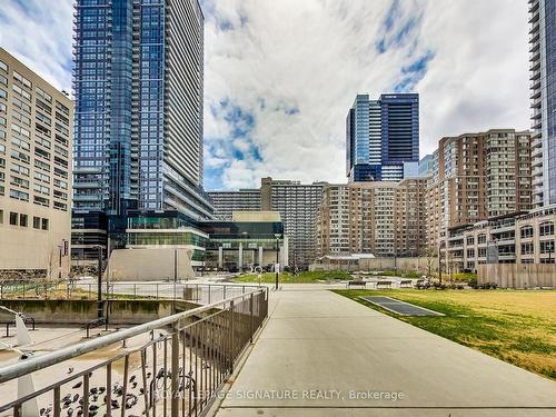 304-761 Bay St, Toronto, ON - Outdoor With Facade