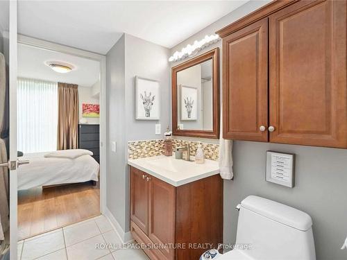 252-525 Wilson Ave, Toronto, ON - Indoor Photo Showing Bathroom