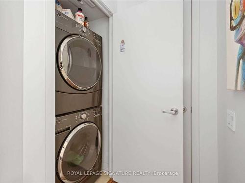 252-525 Wilson Ave, Toronto, ON - Indoor Photo Showing Laundry Room