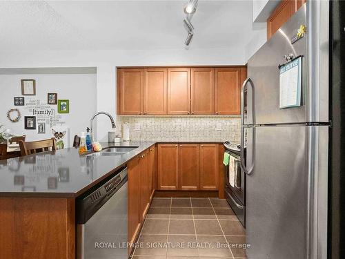 252-525 Wilson Ave, Toronto, ON - Indoor Photo Showing Kitchen With Double Sink