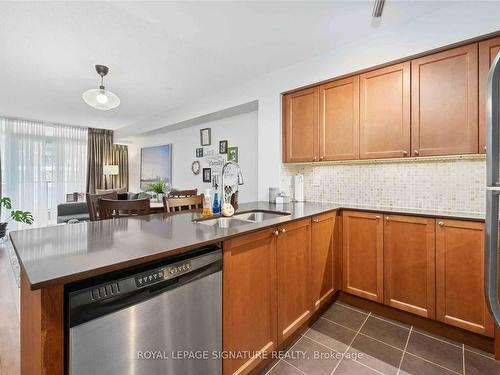 252-525 Wilson Ave, Toronto, ON - Indoor Photo Showing Kitchen With Double Sink