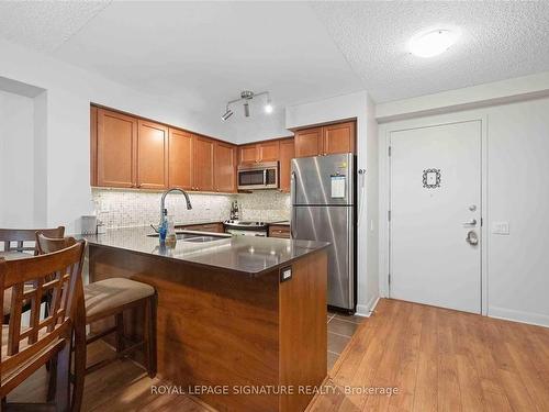 252-525 Wilson Ave, Toronto, ON - Indoor Photo Showing Kitchen