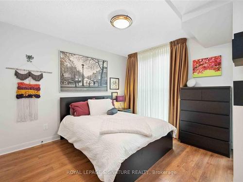 252-525 Wilson Ave, Toronto, ON - Indoor Photo Showing Bedroom