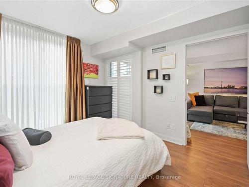 252-525 Wilson Ave, Toronto, ON - Indoor Photo Showing Bedroom