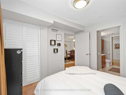 252-525 Wilson Ave, Toronto, ON - Indoor Photo Showing Bedroom