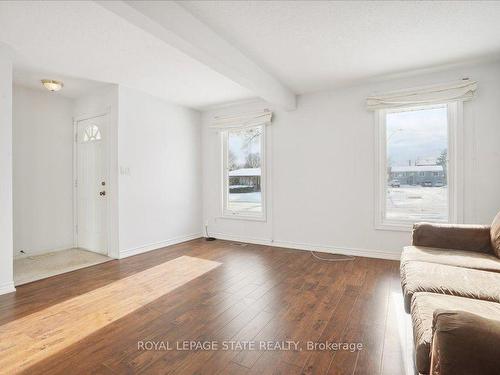 77 Cranbrook Dr, Hamilton, ON - Indoor Photo Showing Living Room