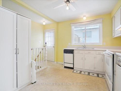 77 Cranbrook Dr, Hamilton, ON - Indoor Photo Showing Kitchen