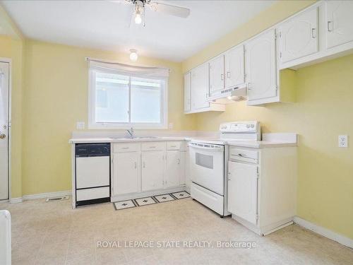 77 Cranbrook Dr, Hamilton, ON - Indoor Photo Showing Kitchen