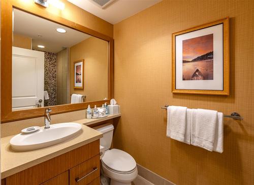 327-15 Park Place, Osoyoos, BC - Indoor Photo Showing Bathroom