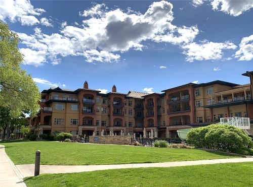 327-15 Park Place, Osoyoos, BC - Outdoor With Balcony With Facade