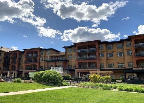 327-15 Park Place, Osoyoos, BC - Outdoor With Balcony With Facade