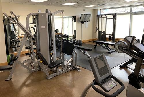 327-15 Park Place, Osoyoos, BC - Indoor Photo Showing Gym Room