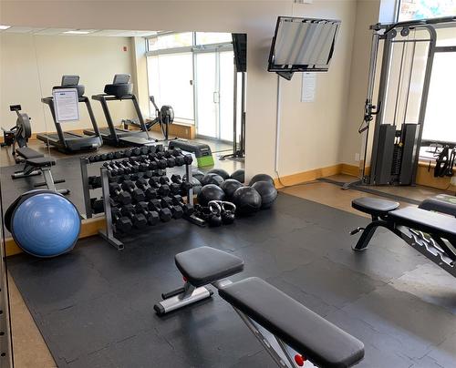 327-15 Park Place, Osoyoos, BC - Indoor Photo Showing Gym Room