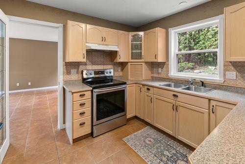 3281 Juniper Drive, Naramata, BC - Indoor Photo Showing Kitchen With Double Sink