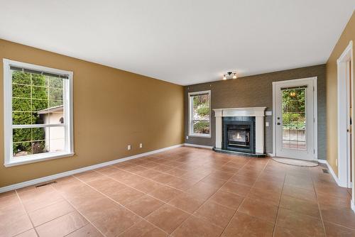 3281 Juniper Drive, Naramata, BC - Indoor Photo Showing Other Room With Fireplace