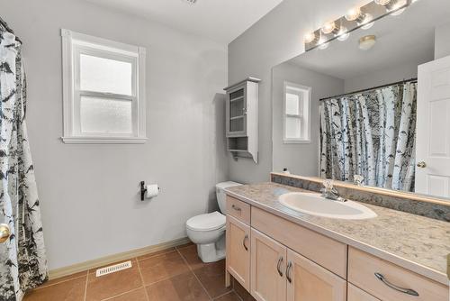 3281 Juniper Drive, Naramata, BC - Indoor Photo Showing Bathroom