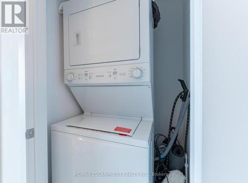 537 - 101 Shoreview Place, Hamilton, ON - Indoor Photo Showing Laundry Room