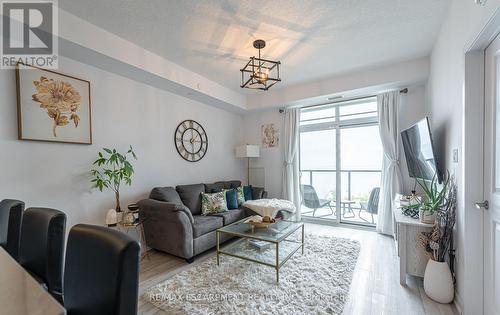 537 - 101 Shoreview Place, Hamilton, ON - Indoor Photo Showing Living Room