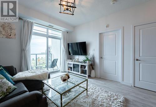 537 - 101 Shoreview Place, Hamilton, ON - Indoor Photo Showing Living Room