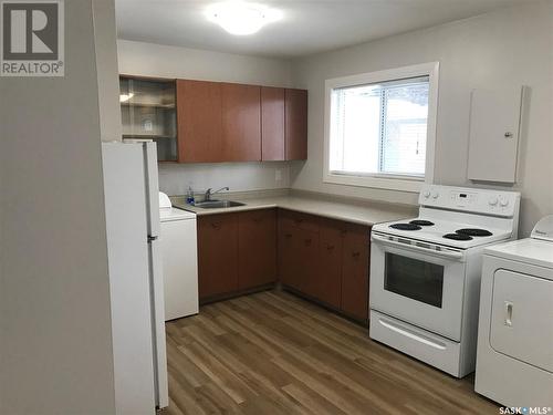 911 X Avenue N, Saskatoon, SK - Indoor Photo Showing Kitchen