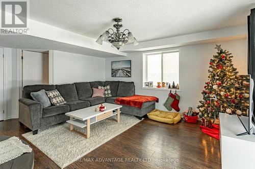 1176 Birchwood Drive, London, ON - Indoor Photo Showing Living Room