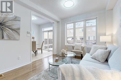 71 Coleluke Lane, Markham, ON - Indoor Photo Showing Living Room