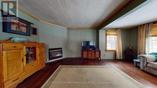 50 Potters Road N, Tillsonburg, ON - Indoor With Fireplace