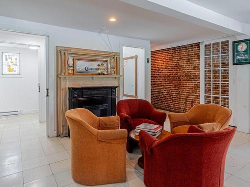 Commerce - 1792 Rue Dublin, Inverness, QC - Indoor Photo Showing Living Room With Fireplace