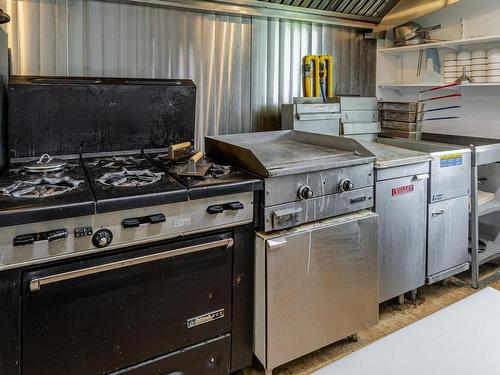 Commerce - 1792 Rue Dublin, Inverness, QC - Indoor Photo Showing Kitchen