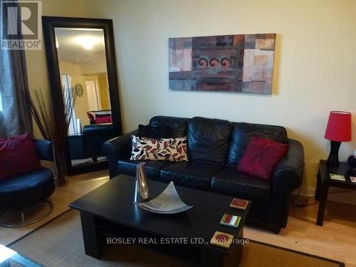 756 - 313 Richmond Street, Toronto, ON - Indoor Photo Showing Living Room