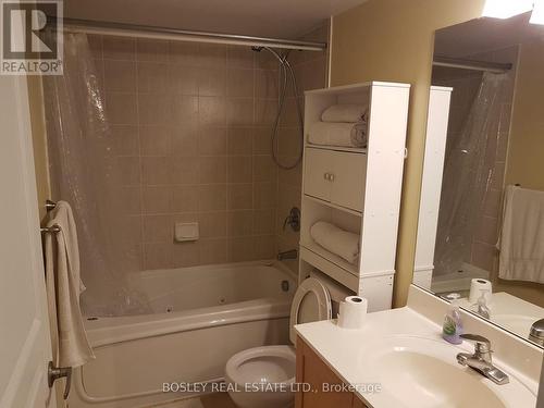 756 - 313 Richmond Street, Toronto, ON - Indoor Photo Showing Bathroom