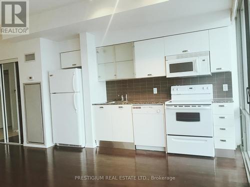 2105 - 38 Grenville Street, Toronto, ON - Indoor Photo Showing Kitchen