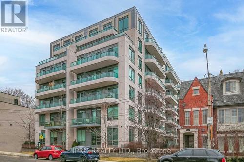 523 - 377 Madison Avenue, Toronto, ON - Outdoor With Facade