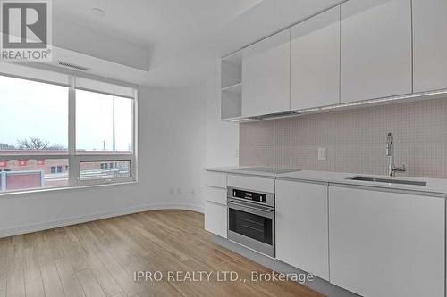 523 - 377 Madison Avenue, Toronto, ON - Indoor