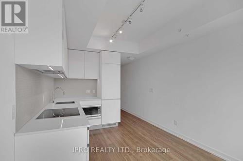 523 - 377 Madison Avenue, Toronto, ON - Indoor Photo Showing Other Room