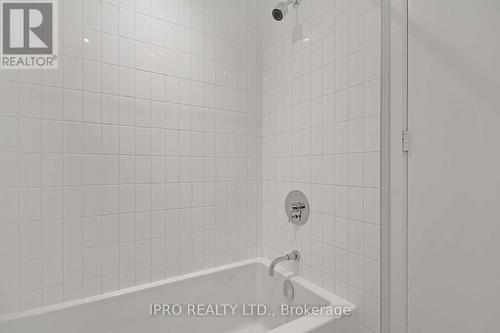 523 - 377 Madison Avenue, Toronto, ON -  Photo Showing Bathroom