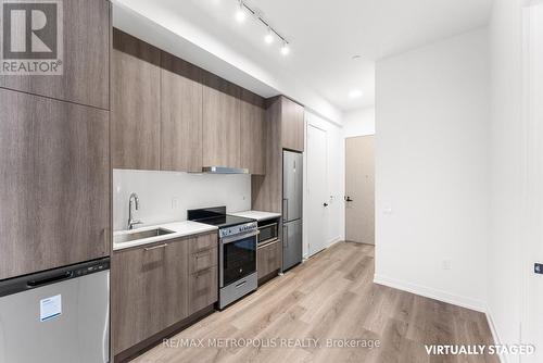 607 - 195 Commerce Street, Vaughan, ON - Indoor Photo Showing Kitchen