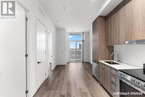 607 - 195 Commerce Street, Vaughan, ON - Indoor Photo Showing Kitchen