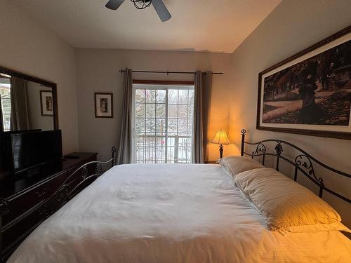 Master bedroom - 7-205 Rue Du Mont-Plaisant, Mont-Tremblant, QC - Indoor Photo Showing Bedroom