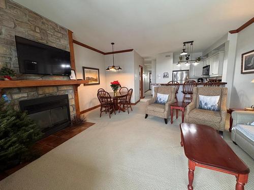 Salon - 7-205 Rue Du Mont-Plaisant, Mont-Tremblant, QC - Indoor Photo Showing Living Room With Fireplace