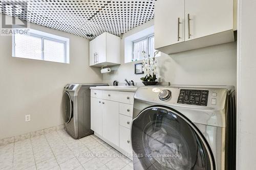 1544 Alexandra Boulevard, Mississauga, ON - Indoor Photo Showing Laundry Room