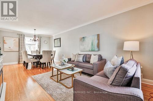 1544 Alexandra Boulevard, Mississauga, ON - Indoor Photo Showing Living Room