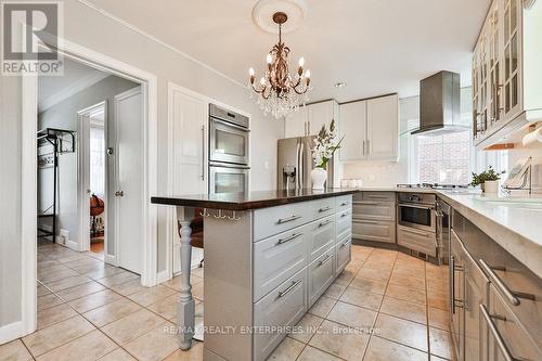 1544 Alexandra Boulevard, Mississauga, ON - Indoor Photo Showing Kitchen With Upgraded Kitchen